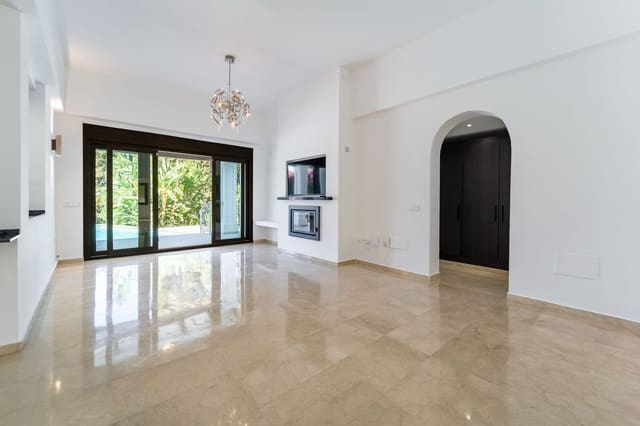 5 slaapkamer Villa te koop in El Rosario, Marbella met zwembad garage - € 1.995.000 (Ref: 10043583)
