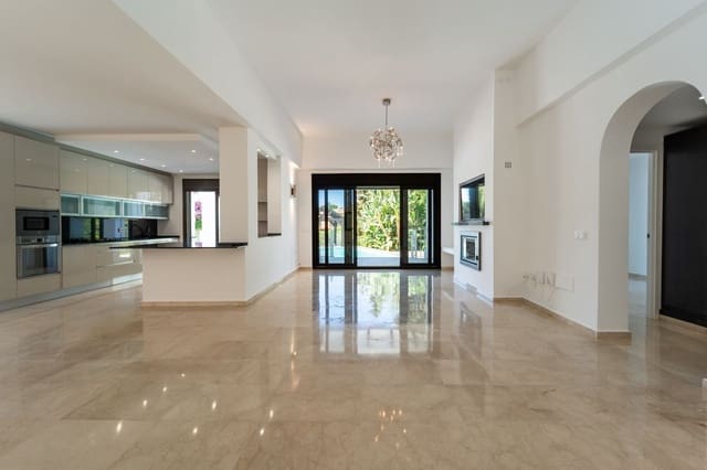 5 slaapkamer Villa te koop in El Rosario, Marbella met zwembad garage - € 1.995.000 (Ref: 10043583)