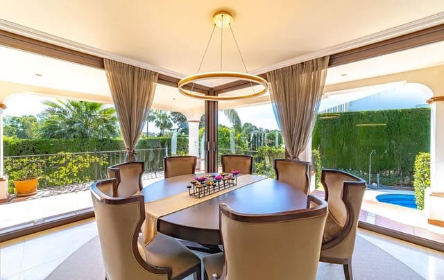 5 bedroom Villa for sale in Estepona with pool garage - € 2,300,000 (Ref: 10045269)