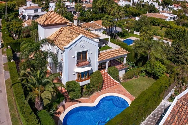 5 bedroom Villa for sale in Estepona with pool garage - € 2,300,000 (Ref: 10045269)