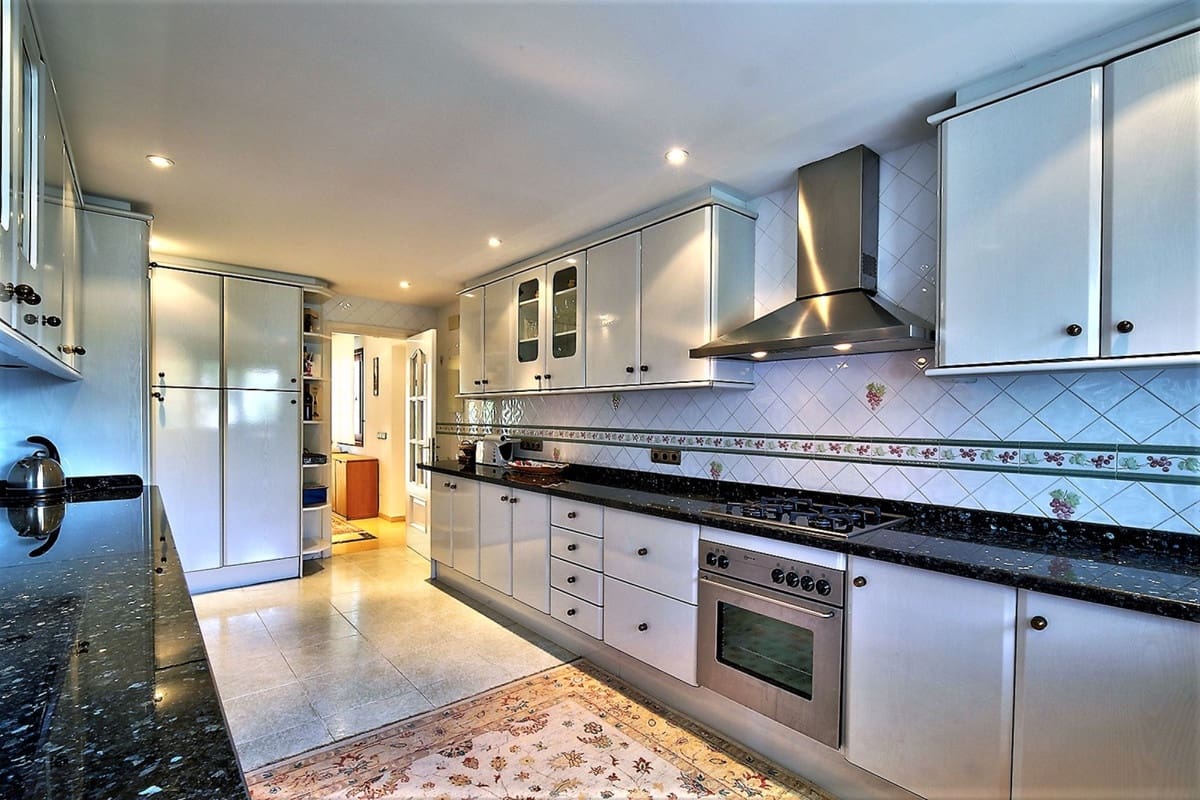 5 slaapkamer Villa te koop in Costalita met zwembad garage - € 2.400.000 (Ref: 10045271)