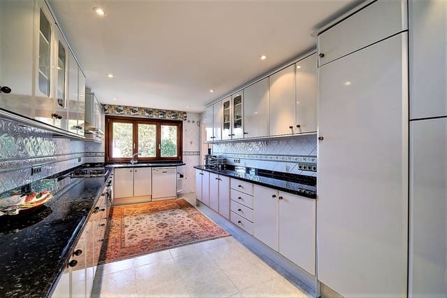 5 slaapkamer Villa te koop in Costalita, Estepona met zwembad garage - € 2.400.000 (Ref: 10045271)