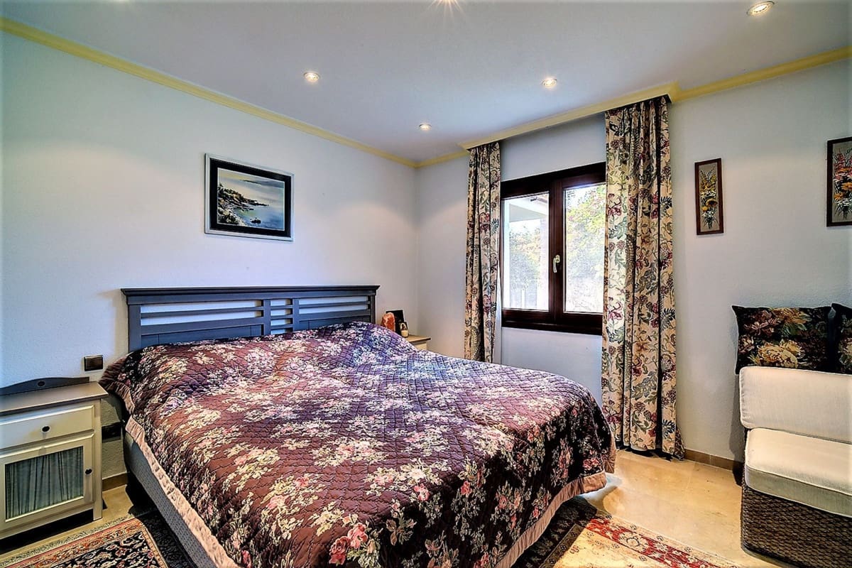 5 slaapkamer Villa te koop in Costalita met zwembad garage - € 2.400.000 (Ref: 10045271)