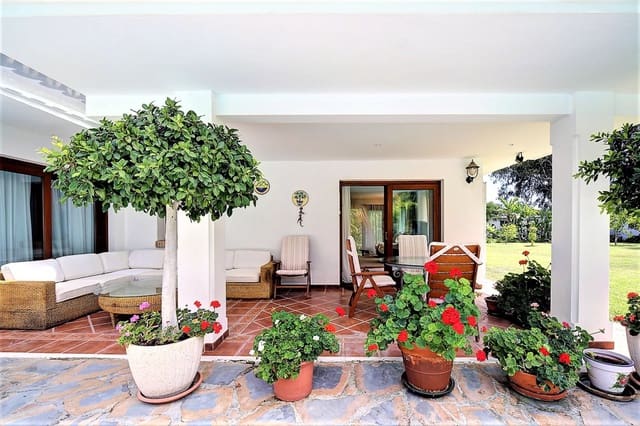 5 slaapkamer Villa te koop in Costalita, Estepona met zwembad garage - € 2.400.000 (Ref: 10045271)