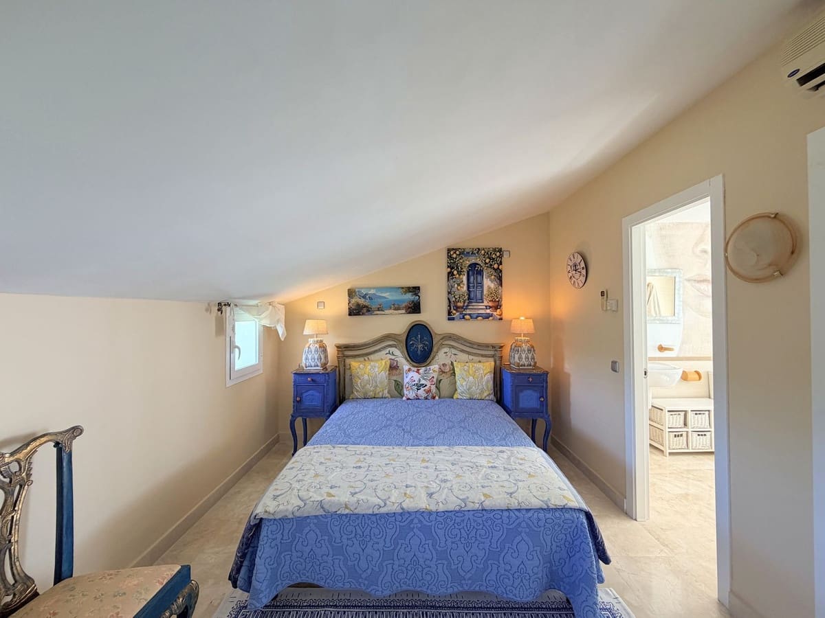 4 bedroom Townhouse for sale in La Duquesa / Puerto de la Duquesa with pool garage - € 450,000 (Ref: 10047556)