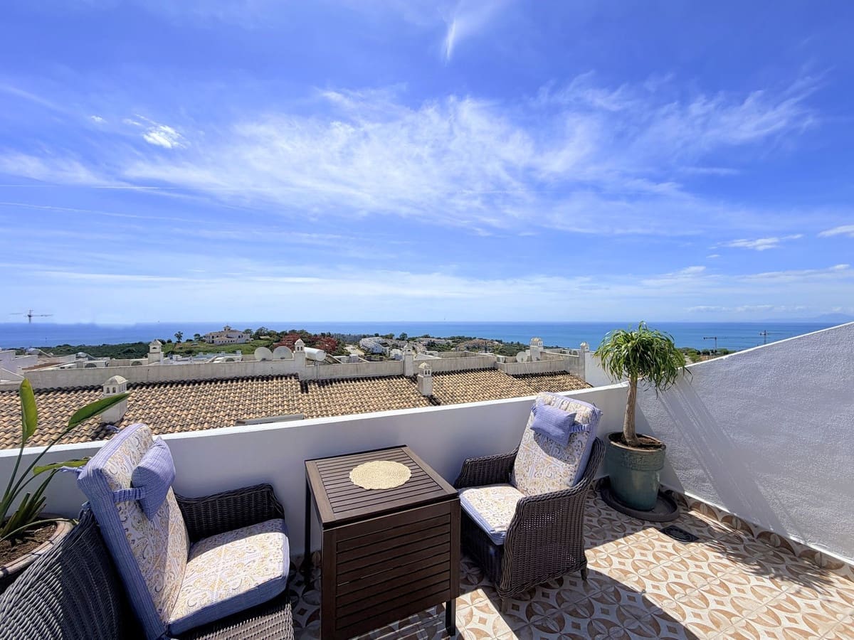 4 bedroom Townhouse for sale in La Duquesa / Puerto de la Duquesa with pool garage - € 450,000 (Ref: 10047556)