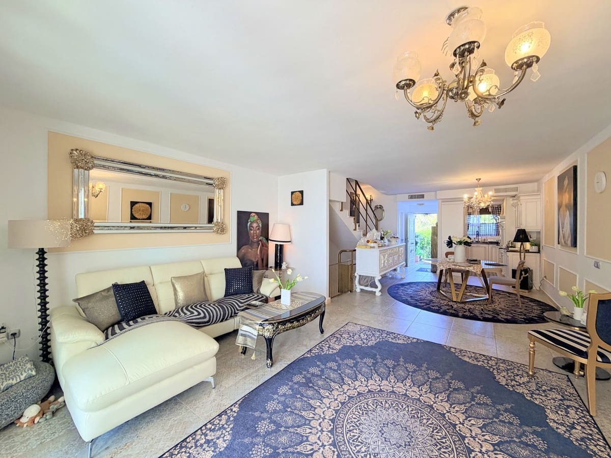 4 bedroom Townhouse for sale in La Duquesa / Puerto de la Duquesa with pool garage - € 450,000 (Ref: 10047556)