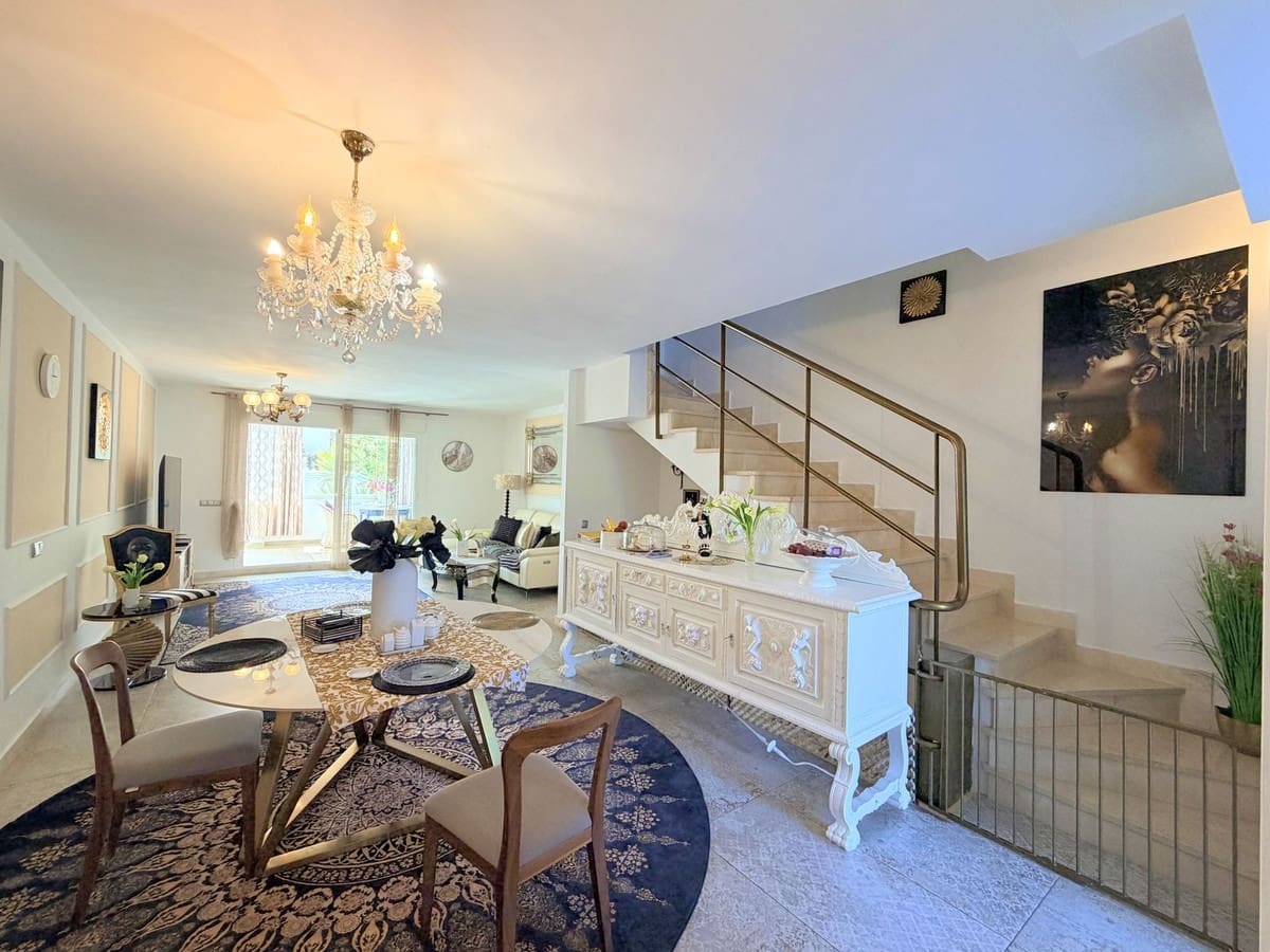 4 bedroom Townhouse for sale in La Duquesa / Puerto de la Duquesa with pool garage - € 450,000 (Ref: 10047556)