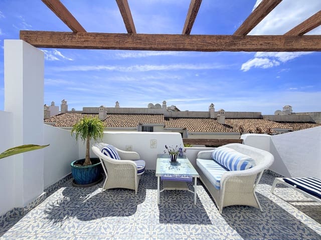 4 soveværelse Byhus til salg i La Duquesa / Puerto de la Duquesa, Manilva med swimmingpool garage - € 450.000 (Ref: 10047556)