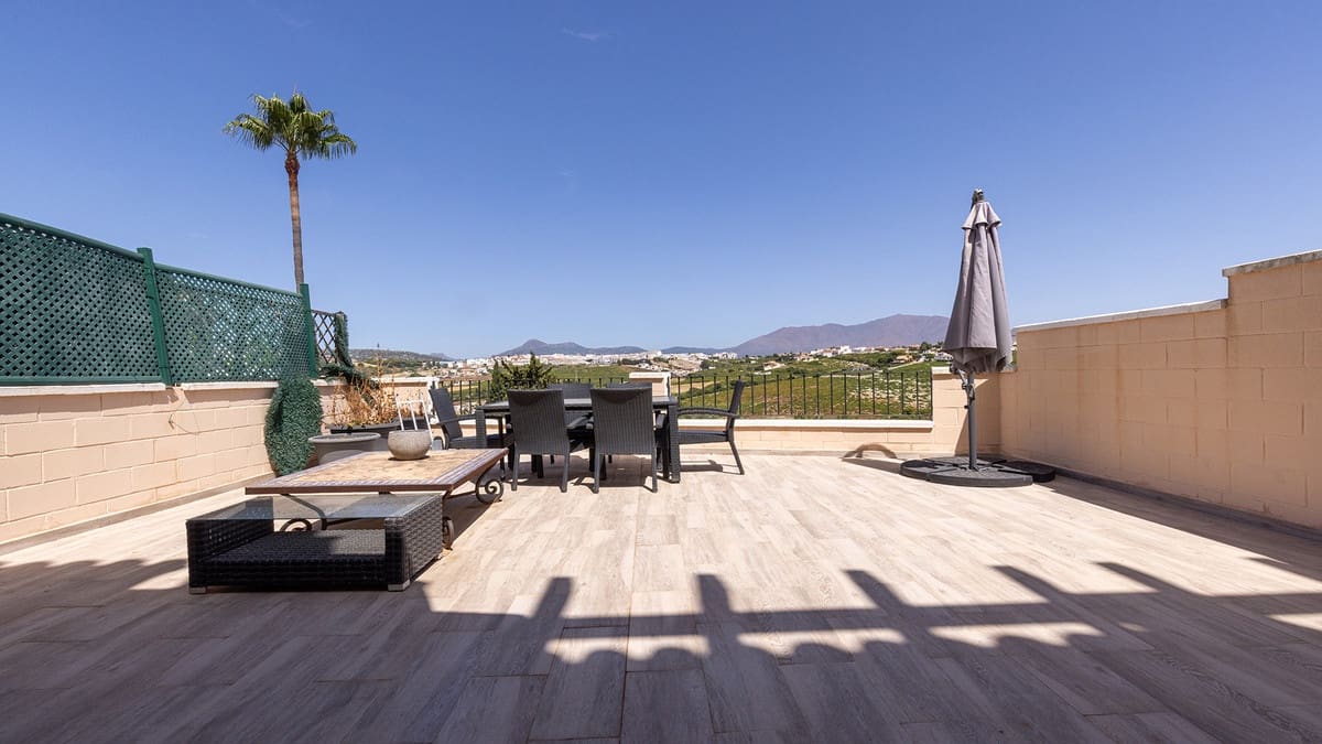 3 sovrum Hus till salu i La Duquesa / Puerto de la Duquesa med pool garage - 450 000 € (Ref: 10047560)