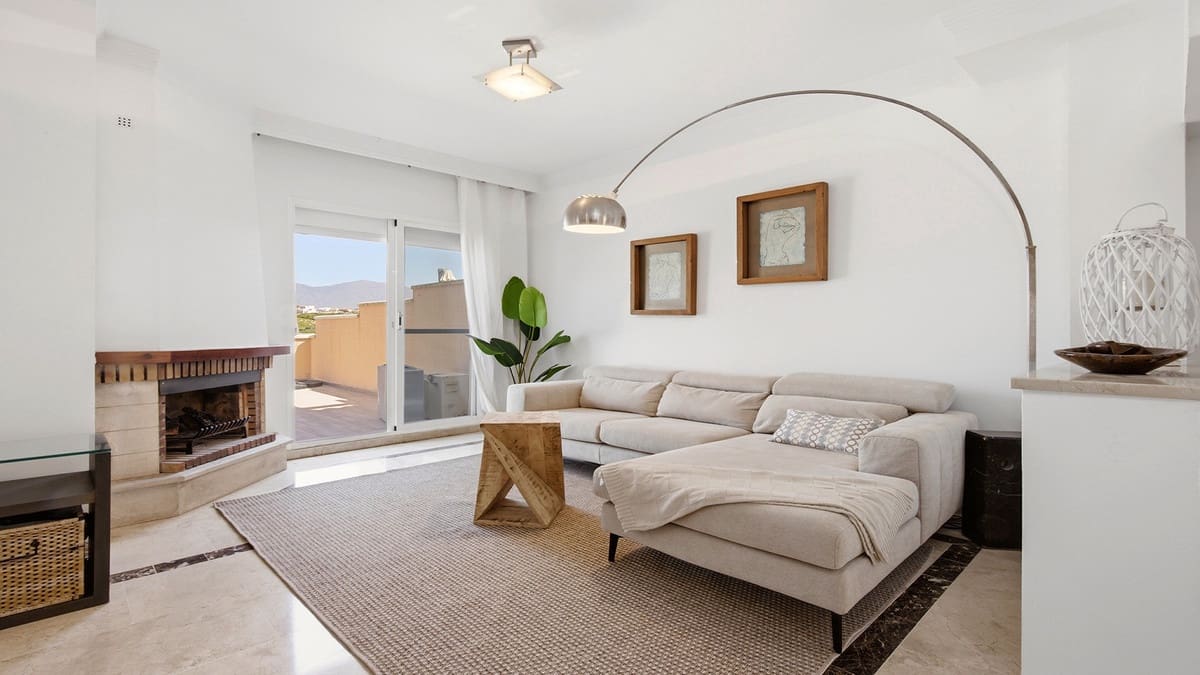 3 sovrum Hus till salu i La Duquesa / Puerto de la Duquesa med pool garage - 450 000 € (Ref: 10047560)