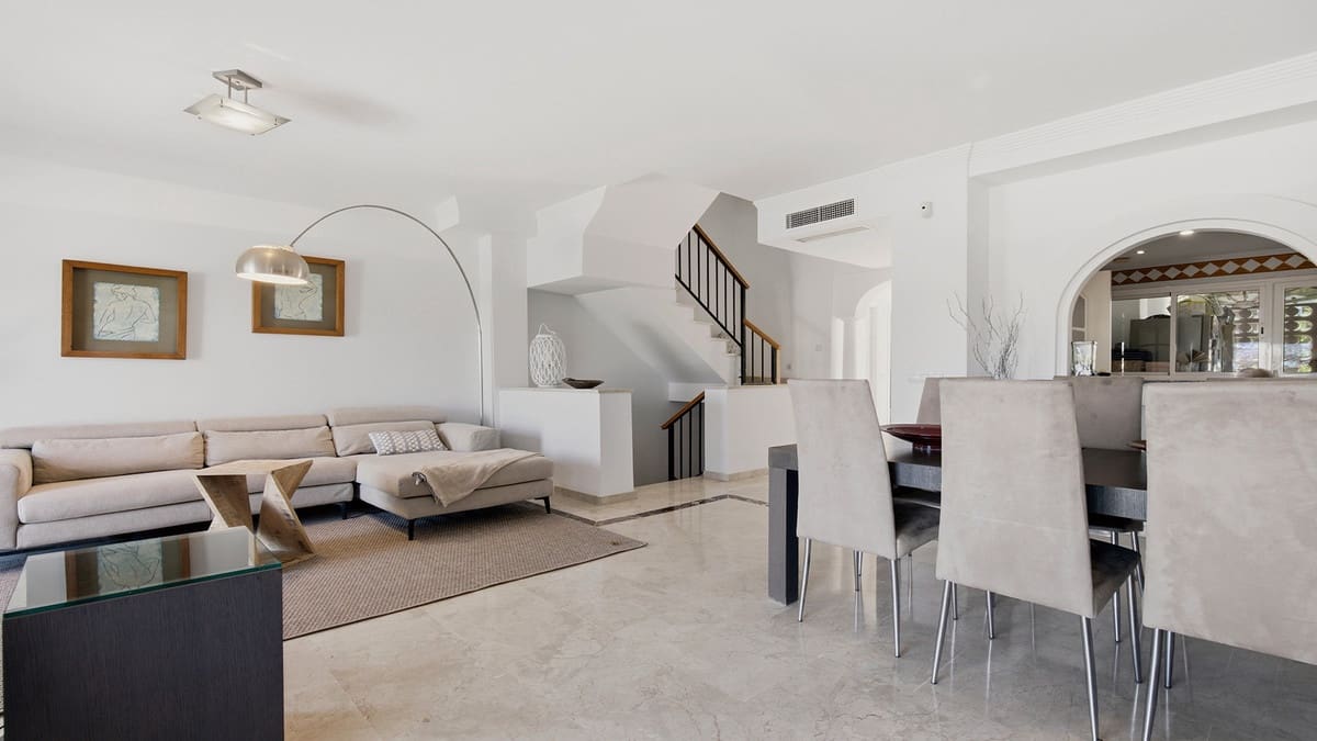 3 sovrum Hus till salu i La Duquesa / Puerto de la Duquesa med pool garage - 450 000 € (Ref: 10047560)