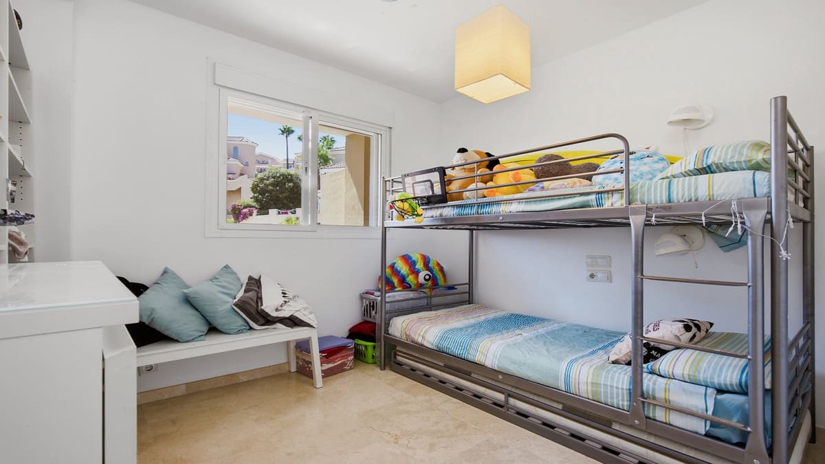 3 sovrum Hus till salu i La Duquesa / Puerto de la Duquesa med pool garage - 450 000 € (Ref: 10047560)