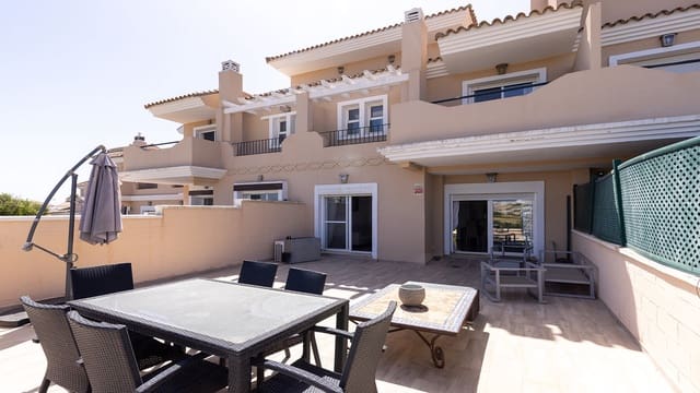 3 soveværelse Byhus til salg i La Duquesa / Puerto de la Duquesa, Manilva med swimmingpool garage - € 450.000 (Ref: 10047560)