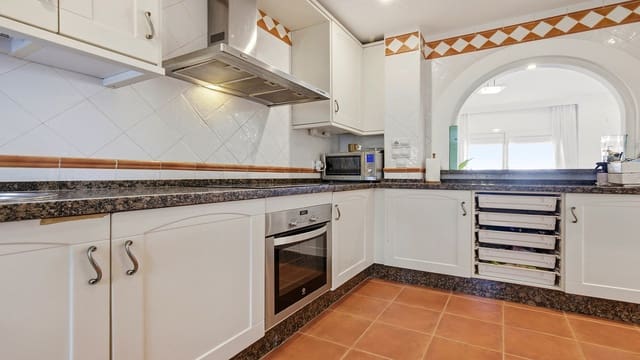 3 soveværelse Byhus til salg i La Duquesa / Puerto de la Duquesa, Manilva med swimmingpool garage - € 450.000 (Ref: 10047560)