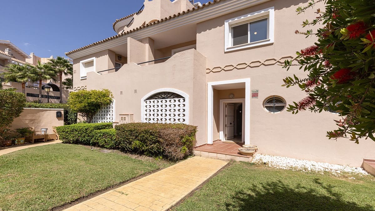 3 sovrum Hus till salu i La Duquesa / Puerto de la Duquesa med pool garage - 450 000 € (Ref: 10047560)