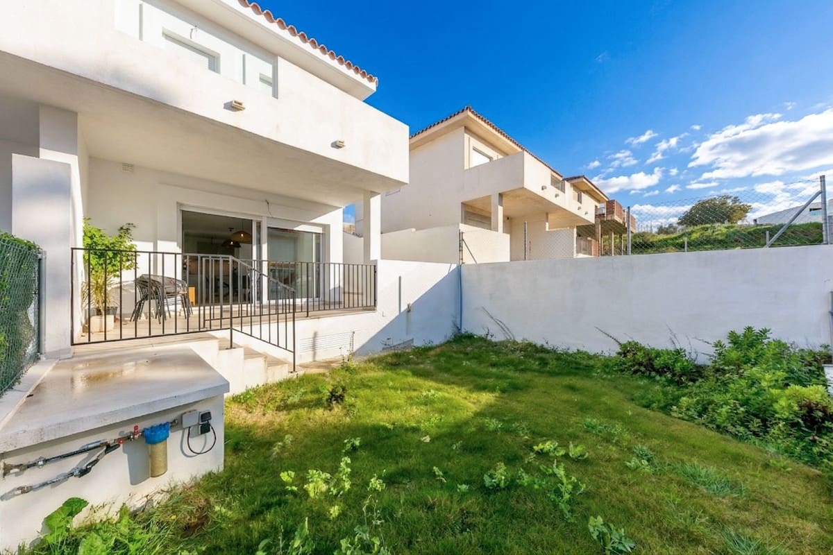 2 bedroom Townhouse for sale in Manilva with pool garage - € 315,000 (Ref: 10047567)
