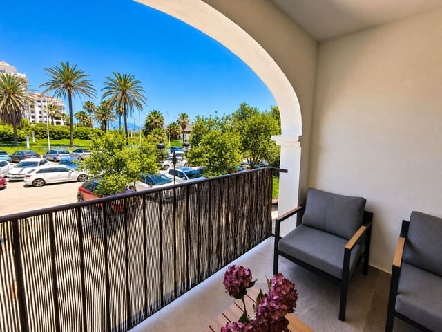 Apartamento de 2 habitaciones en La Duquesa / Puerto de la Duquesa, Manilva en venta - 345.000 € (Ref: 10047571)