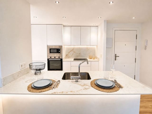 Apartamento de 2 habitaciones en La Duquesa / Puerto de la Duquesa, Manilva en venta - 345.000 € (Ref: 10047571)