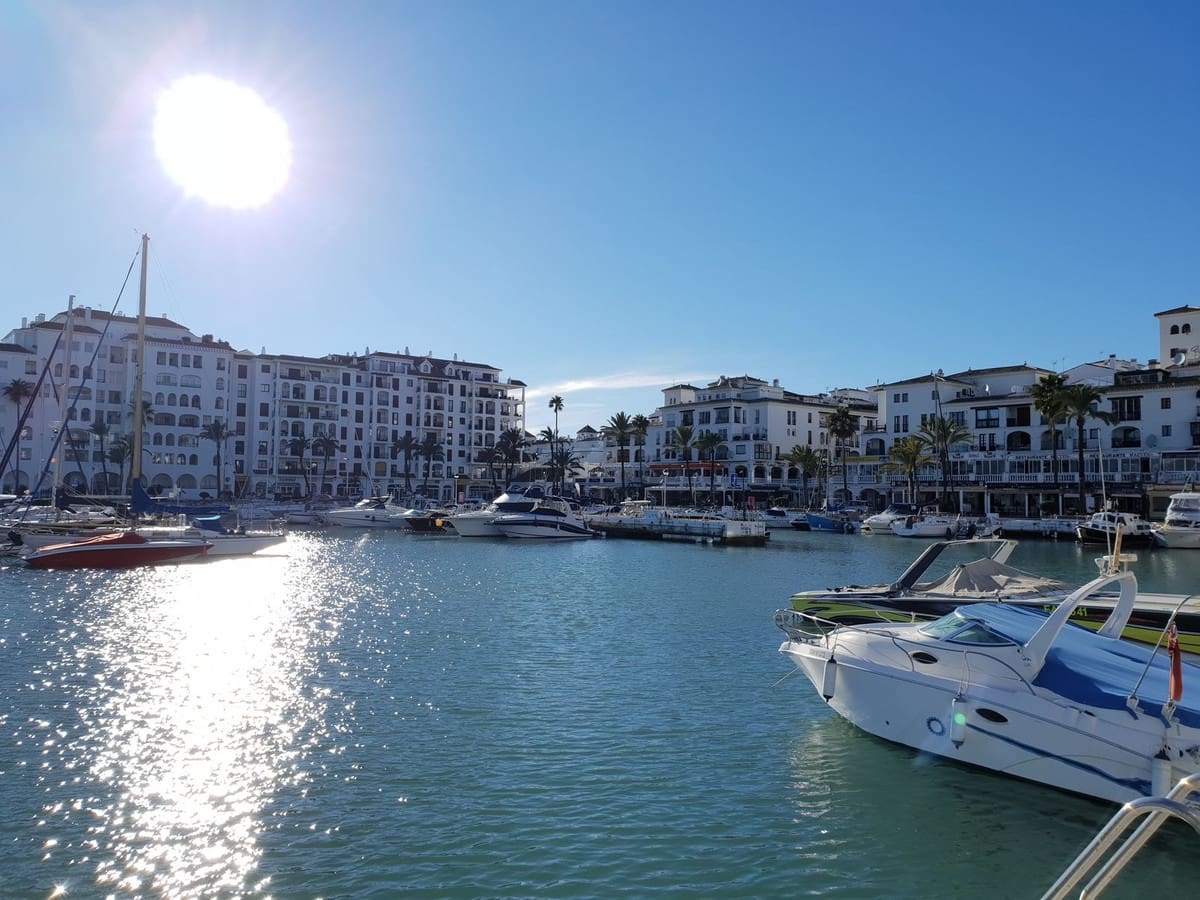 Apartamento de 2 habitaciones en La Duquesa / Puerto de la Duquesa en venta - 345.000 € (Ref: 10047571)