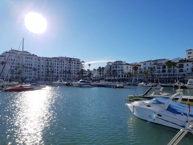 Apartamento de 2 habitaciones en La Duquesa / Puerto de la Duquesa, Manilva en venta - 345.000 € (Ref: 10047571)