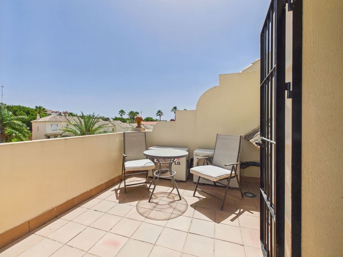 4 bedroom Townhouse for sale in La Duquesa / Puerto de la Duquesa with pool garage - € 370,000 (Ref: 10047577)