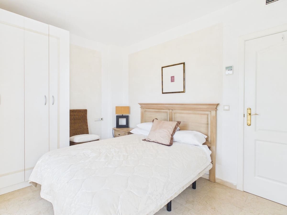 4 bedroom Townhouse for sale in La Duquesa / Puerto de la Duquesa with pool garage - € 370,000 (Ref: 10047577)