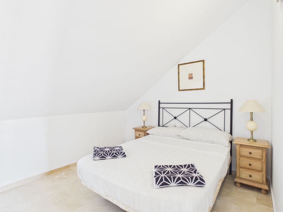 4 bedroom Townhouse for sale in La Duquesa / Puerto de la Duquesa with pool garage - € 370,000 (Ref: 10047577)