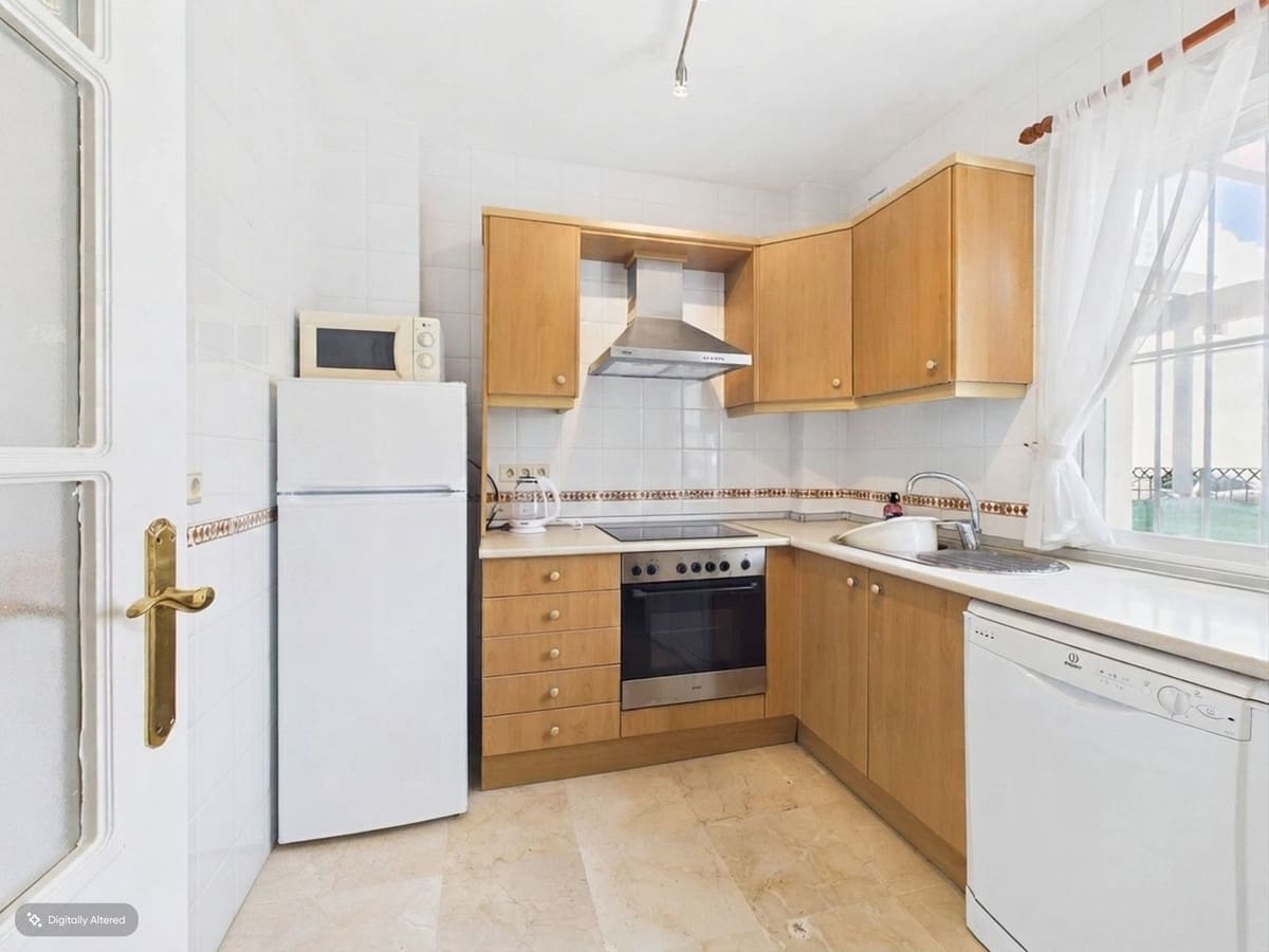 4 bedroom Townhouse for sale in La Duquesa / Puerto de la Duquesa with pool garage - € 370,000 (Ref: 10047577)