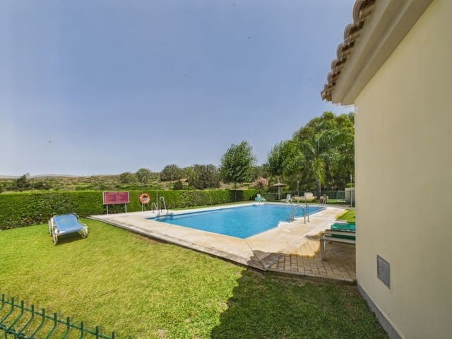 4 soveværelse Byhus til salg i La Duquesa / Puerto de la Duquesa, Manilva med swimmingpool garage - € 370.000 (Ref: 10047577)