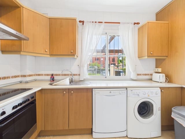 4 soveværelse Byhus til salg i La Duquesa / Puerto de la Duquesa, Manilva med swimmingpool garage - € 370.000 (Ref: 10047577)