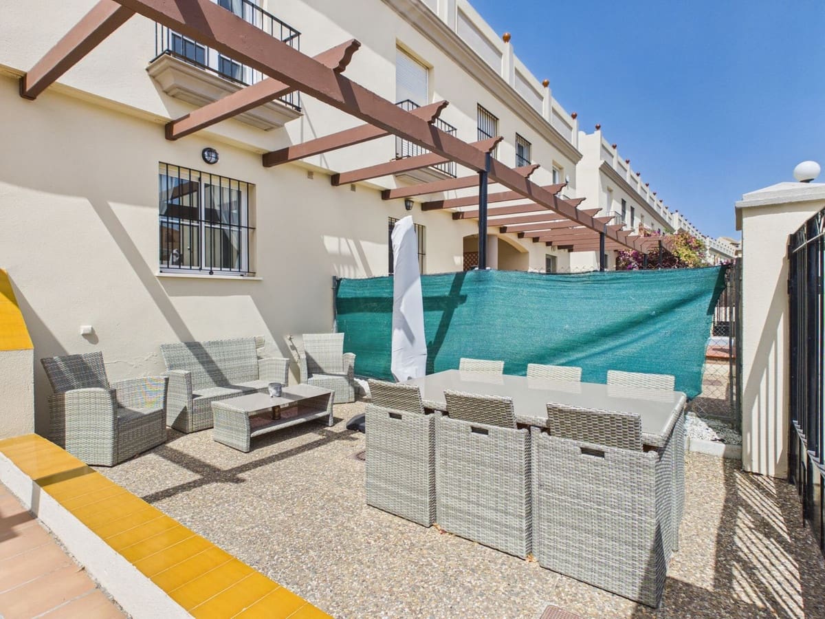 4 bedroom Townhouse for sale in La Duquesa / Puerto de la Duquesa with pool garage - € 370,000 (Ref: 10047577)
