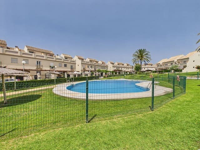 4 soveværelse Byhus til salg i La Duquesa / Puerto de la Duquesa, Manilva med swimmingpool garage - € 370.000 (Ref: 10047577)