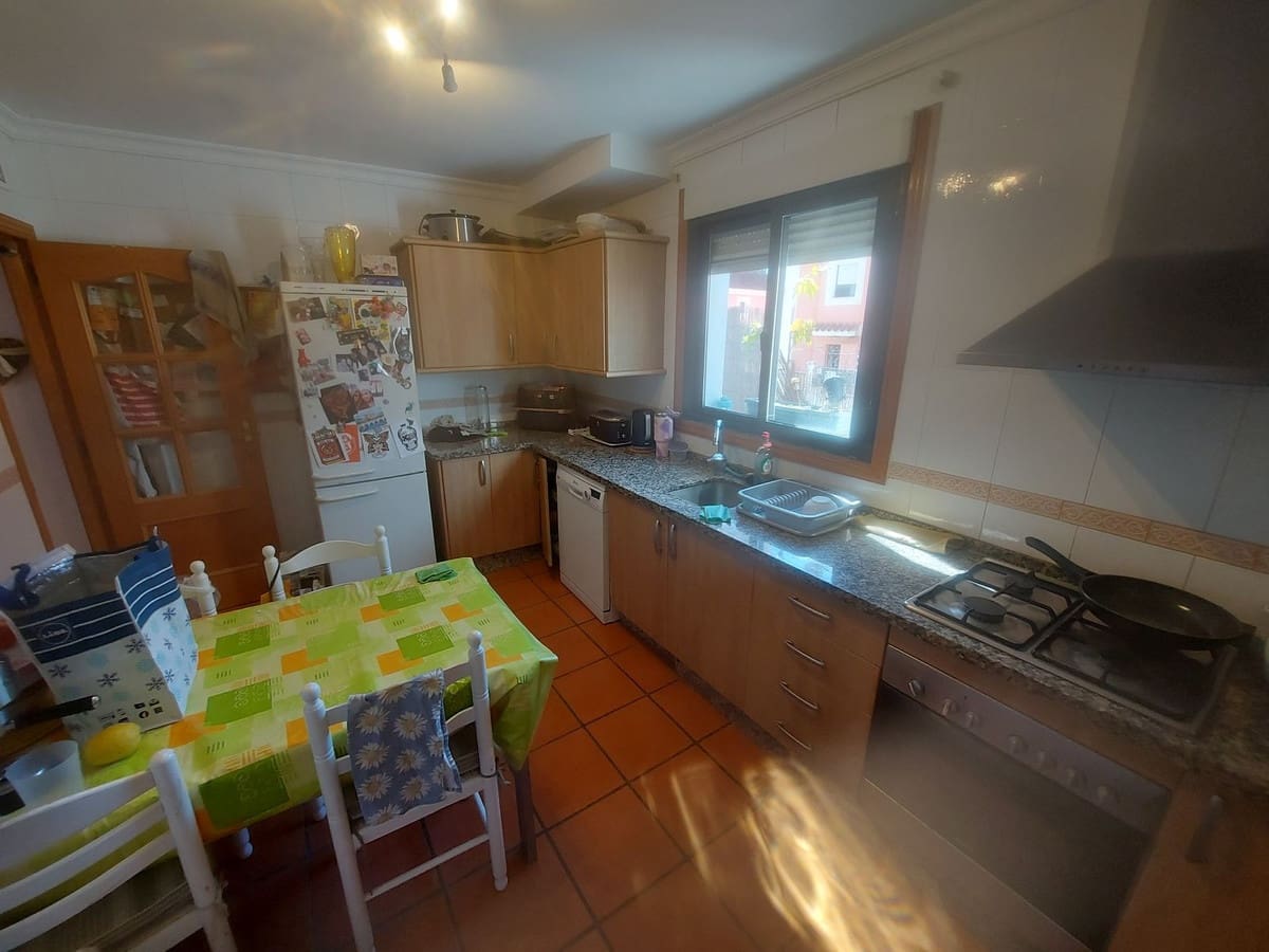 Chalet de 3 habitaciones en San Luis de Sabinillas en venta con piscina garaje - 420.000 € (Ref: 10047589)