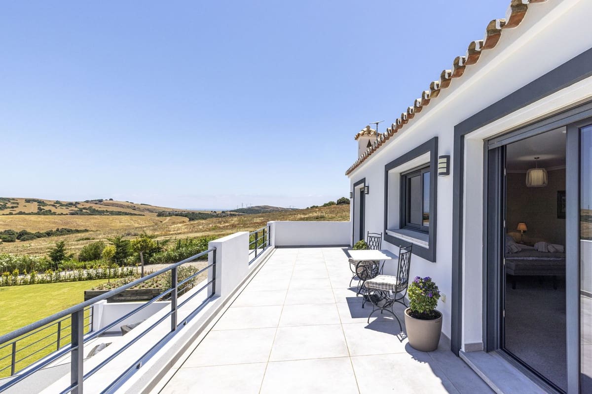 4 bedroom Villa for sale in Casares with pool garage - € 1,999,000 (Ref: 10047596)
