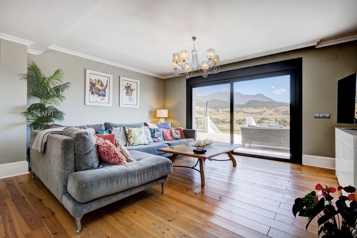 4 bedroom Villa for sale in Casares with pool garage - € 1,999,000 (Ref: 10047596)