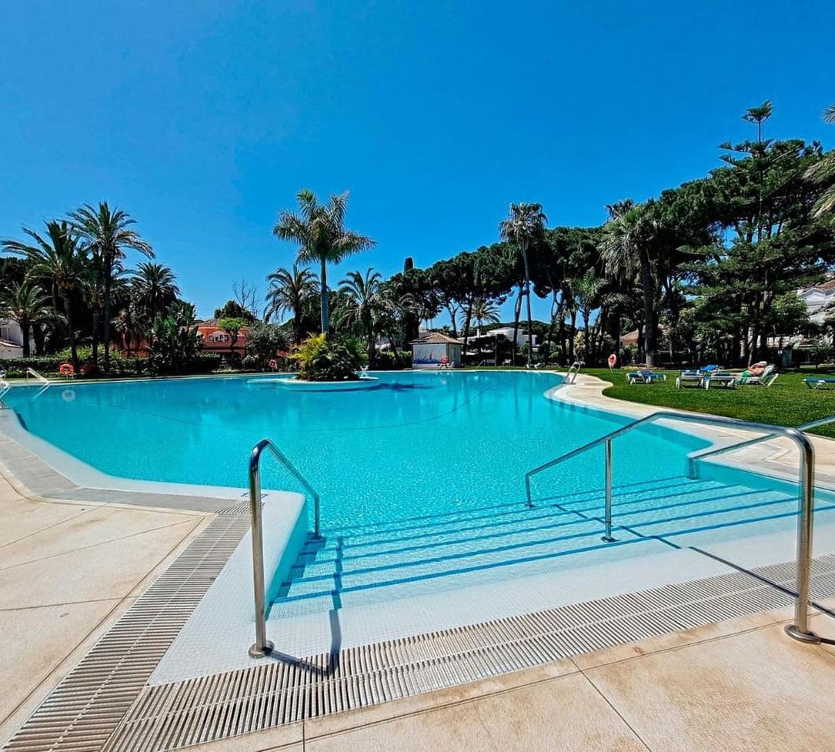 3 sovrum Lägenhet till salu i Estepona med pool - 695 000 € (Ref: 10049374)