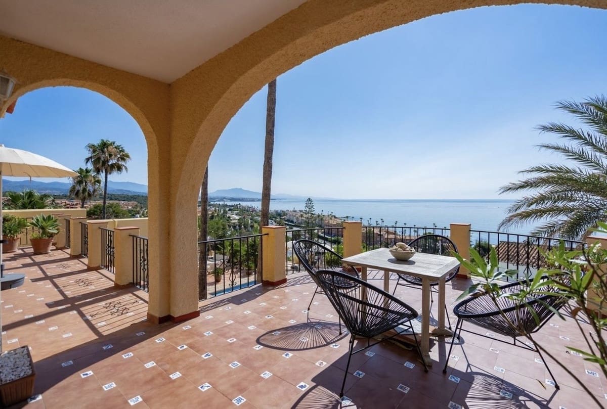 7 bedroom Villa for sale in Estepona with pool garage - € 1,675,000 (Ref: 10049548)
