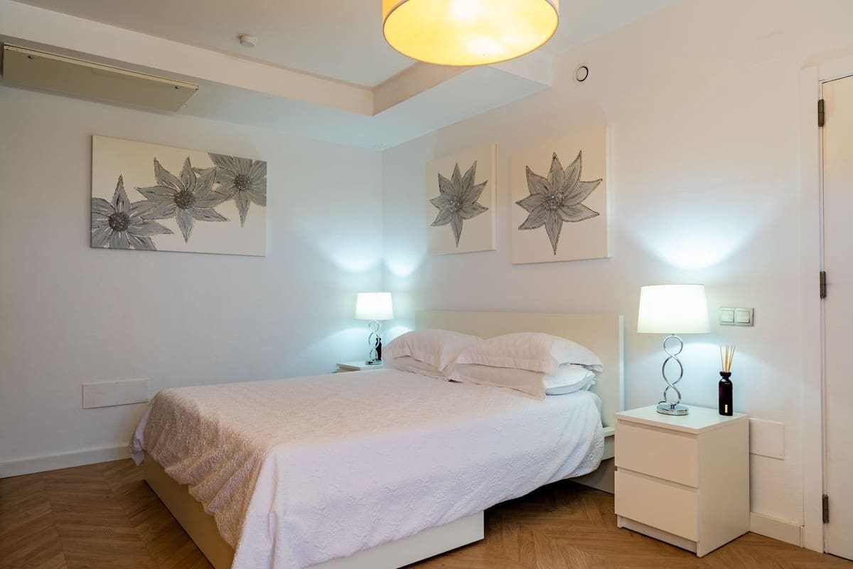 6 quarto Casa em Banda para venda em Estepona com piscina garagem - 1 200 000 € (Ref: 10049600)