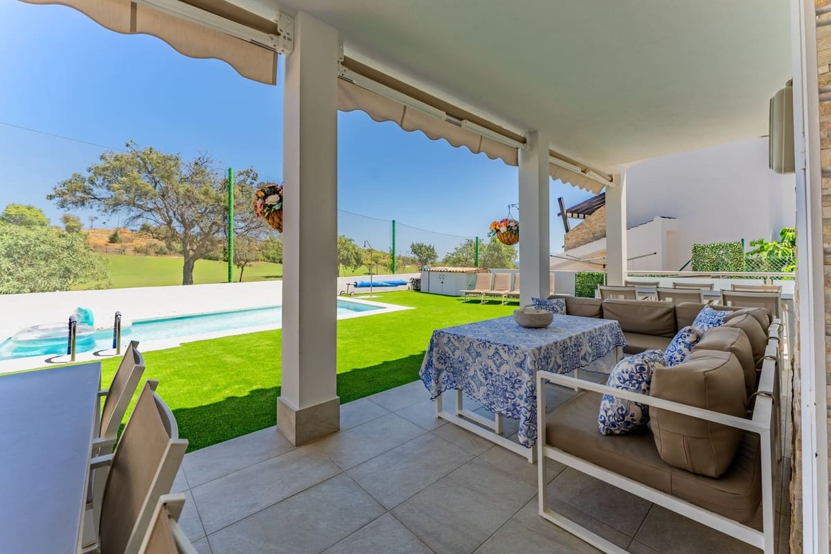 6 quarto Casa em Banda para venda em Estepona com piscina garagem - 1 200 000 € (Ref: 10049600)