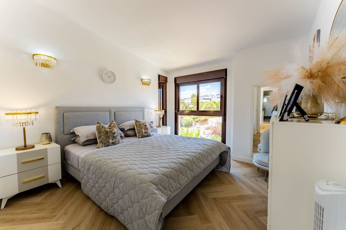 6 quarto Casa em Banda para venda em Estepona com piscina garagem - 1 200 000 € (Ref: 10049600)