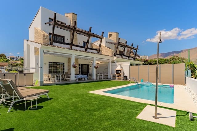 6 makuuhuone Omakotitalo myytävänä paikassa Valle Romano Golf, Estepona mukana uima-altaan 
autotalli - 1 200 000 € (Ref: 10049600)