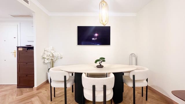Apartamento de 2 habitaciones en Marbella en venta con piscina garaje - 557.000 € (Ref: 10055556)
