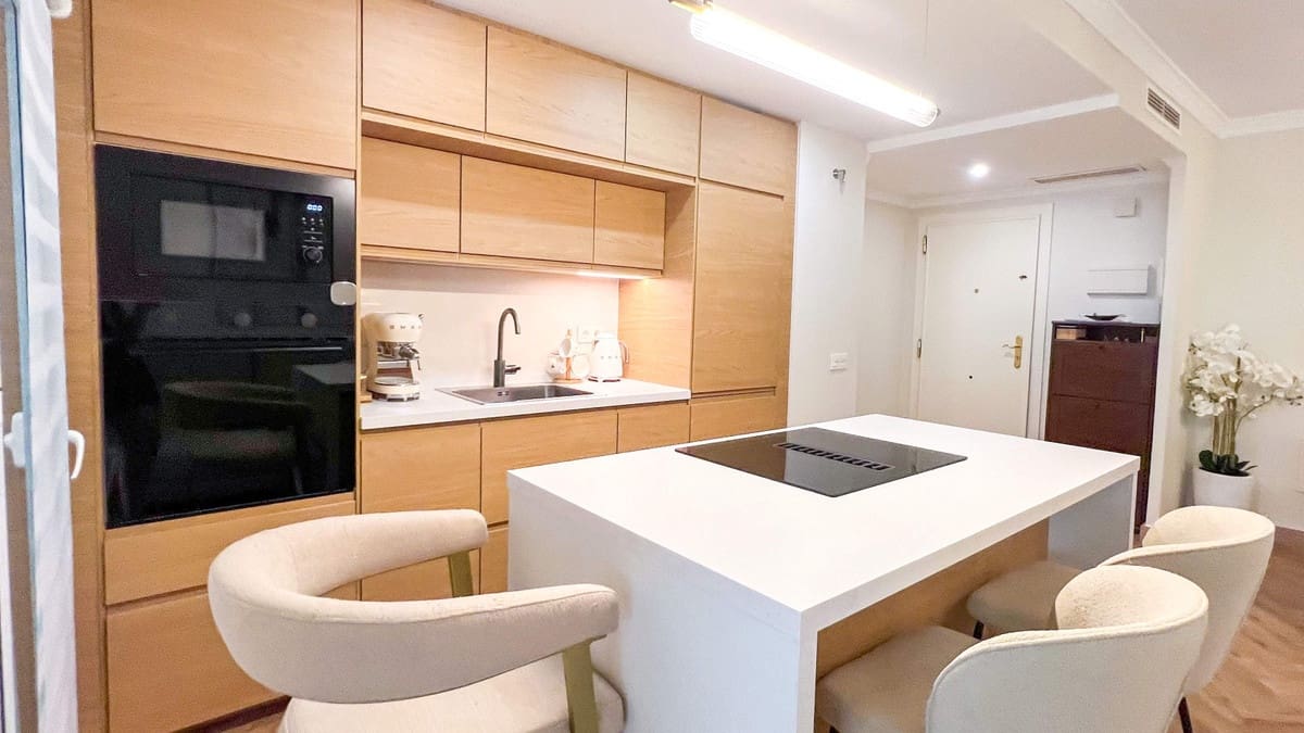 Apartamento de 2 habitaciones en Marbella en venta con piscina garaje - 557.000 € (Ref: 10055556)