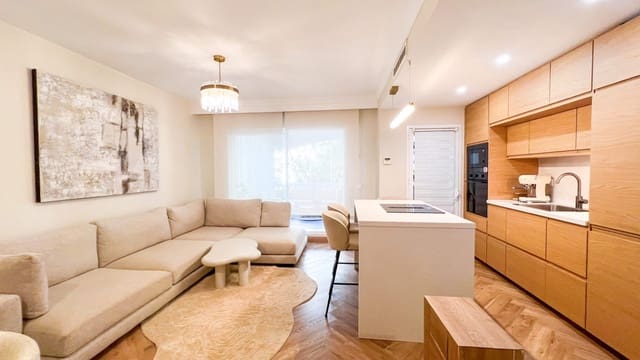 Apartamento de 2 habitaciones en Marbella en venta con piscina garaje - 557.000 € (Ref: 10055556)