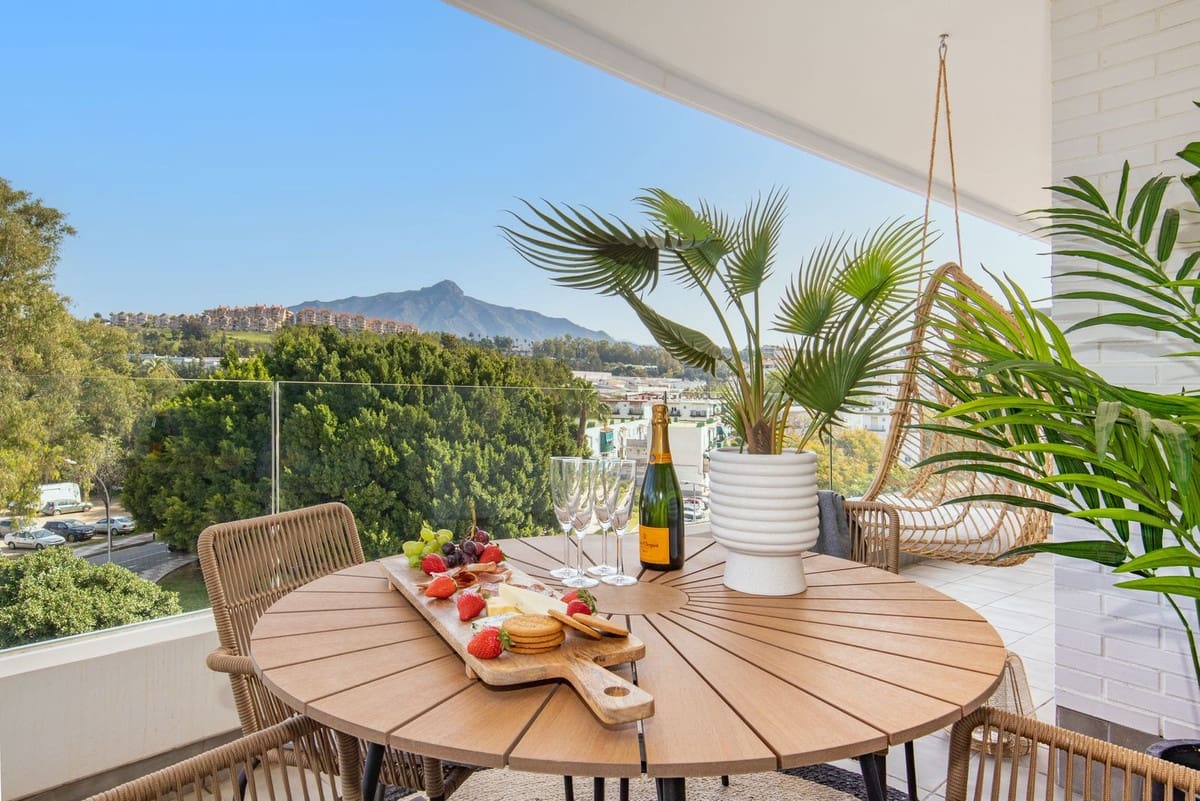 2 quarto Apartamento para venda em Nueva Andalucia com piscina - 675 000 € (Ref: 10055561)