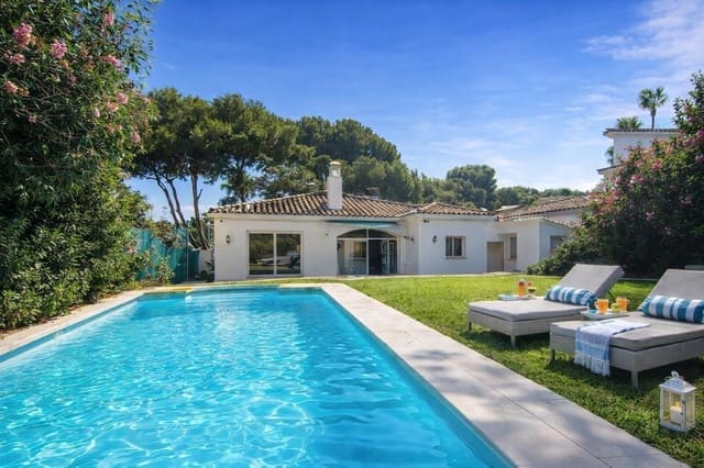 3 makuuhuone Huvila myytävänä paikassa Nueva Andalucia, Marbella mukana uima-altaan 
autotalli - 970 000 € (Ref: 10055564)