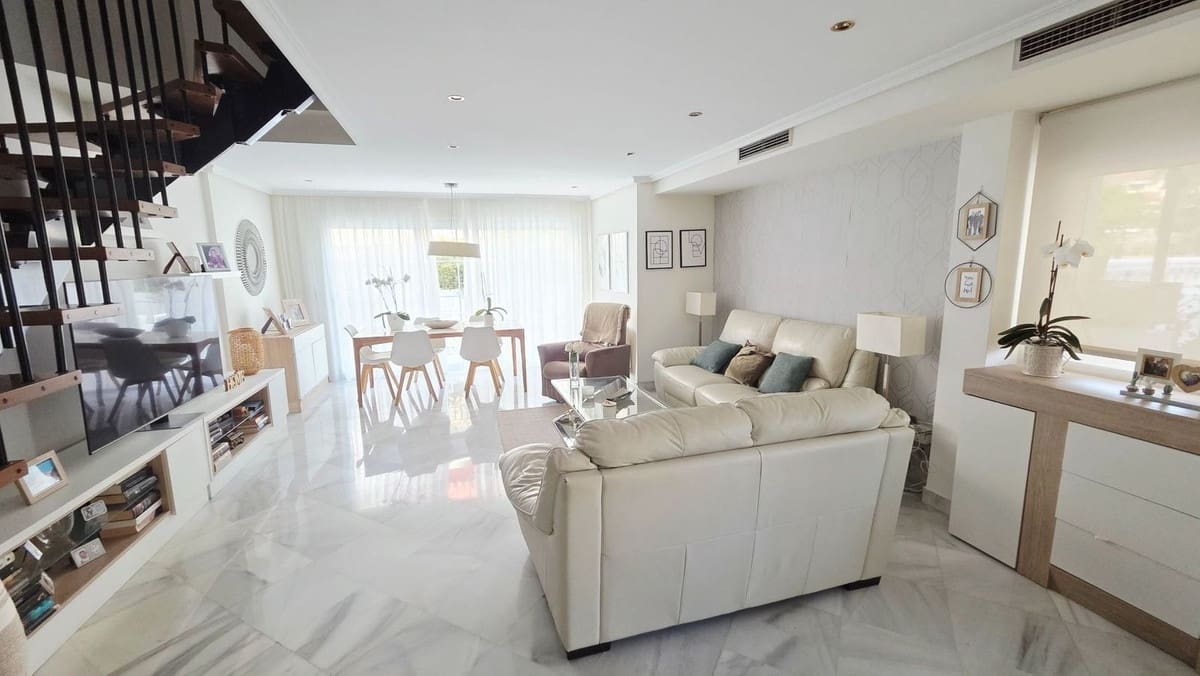 3 slaapkamer Huis te koop in New Golden Mile met zwembad garage - € 1.260.000 (Ref: 10055590)
