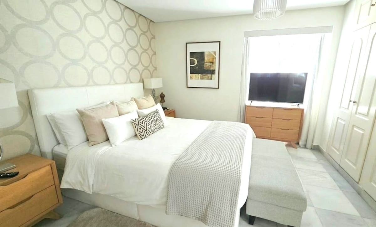 3 slaapkamer Huis te koop in New Golden Mile met zwembad garage - € 1.260.000 (Ref: 10055590)