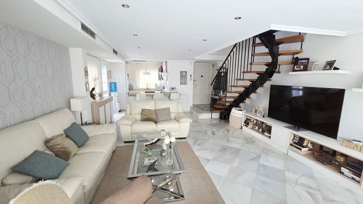 3 slaapkamer Huis te koop in New Golden Mile met zwembad garage - € 1.260.000 (Ref: 10055590)